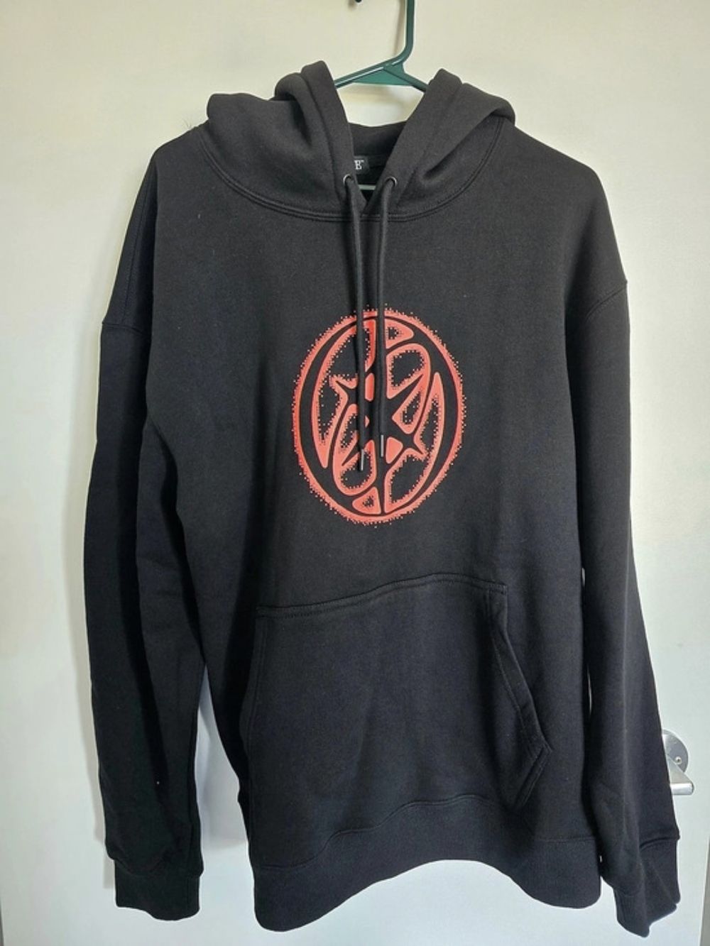 KATSEYE Group Hoodie Hot Topic Exclusive Black & Red